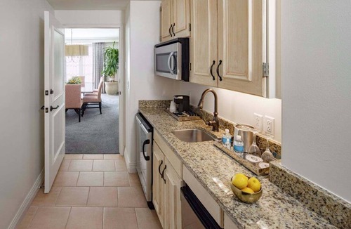Florida Center Hotel | 2-Bedroom Suite at a 4⭐️ Hotel