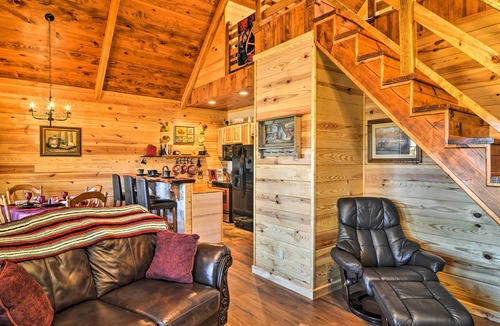 Hot Springs Cabin | 2 Mi to Lake Hamilton! Log Cabin w/Cozy Loft