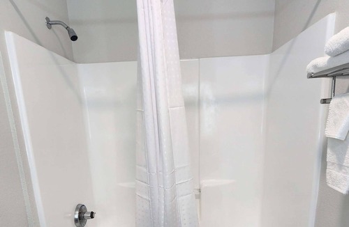 Foley Hotel | 2 Queen Beds Near Foley Railroad Museum - 1.6 miles | Free Parking & Breakfast