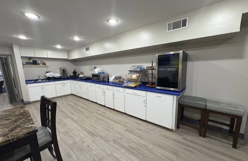 Hampton Apartment | 2 Queen Beds Non-Smoking