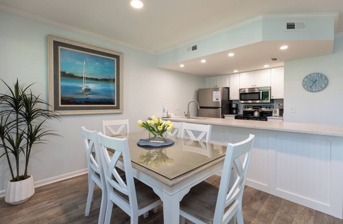 The Cottages Villa | 24 The Cottages: 3 Bedroom Cottage in Shipyard. Free Bikes, Beach Pass, Pool