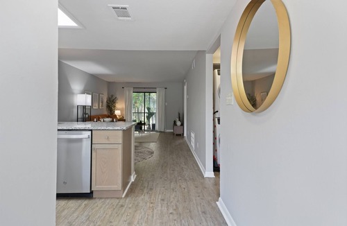 Montgomery Condo | 2bd/2ba Condo * Renovated * Condo in Savannah*30+ day stay *Pool