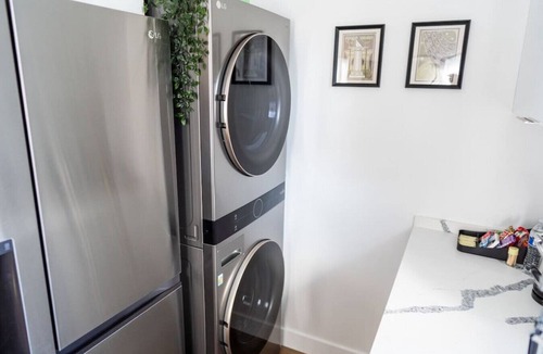 NoHo Arts District Apartment | 2BR APARTMENT with LARGE PRIVATE FENCED PATIO and PARKING (p59)