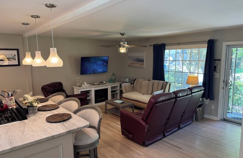 Charleston House | 3-bedroom home just 15 mins from charming downtown Charleston and beach!