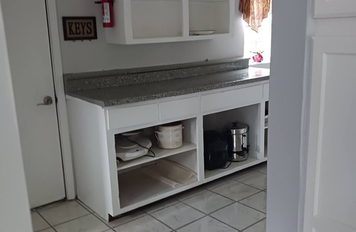 Dover House | 3-bedroom house in country near Portal with AC and Peaceful settings