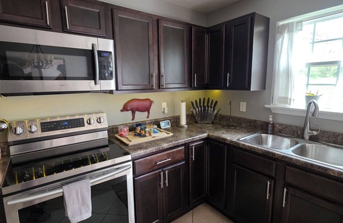 Berryville House | 3-bedroom house in delightful Berryville with AC and charm
