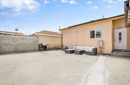 North Hollywood House | 3-bedroom house right next to Burbank Hollywood Airport!