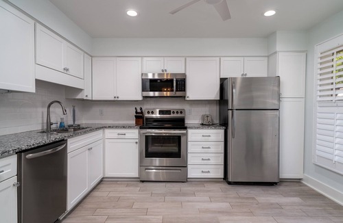 Seabrook Island Cottage | 3 BR/2BA Cottage w/Screen Porch! Dog Friendly! Amenity Access included