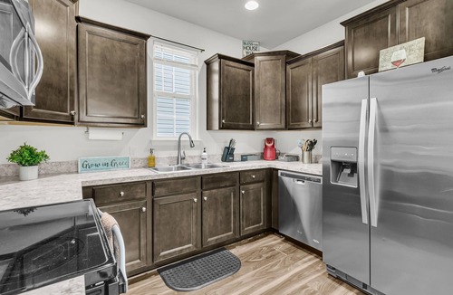Ladson House | 3 BR 2BA Peaceful Ladson Retreat - 30 Min to Downtown Charleston