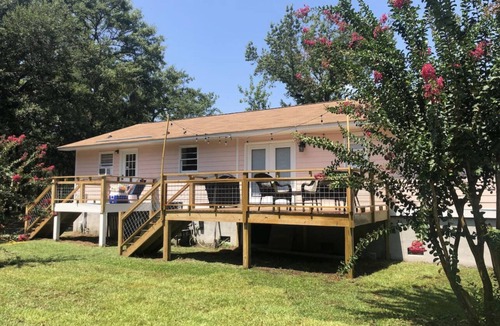 Mount Pleasant House | 3 BR House with fenced yard 5 miles to beach Pet Friendly Shipyard Park 8 miles