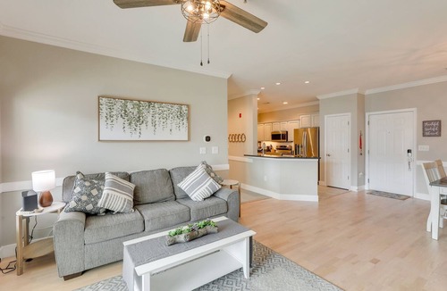 Charleston Condo | 3 Mi to Folly Beach: Condo w/Pool Access!