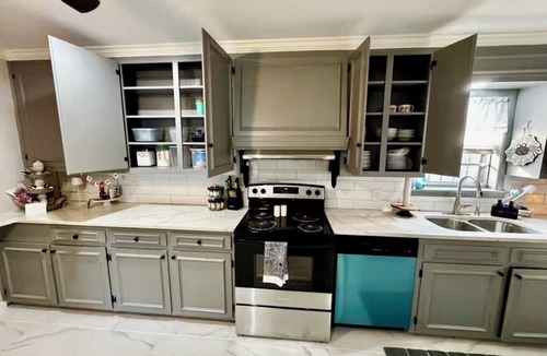 Pine Bluff House | 3 Mi to Saracen Landing! Family Getaway w/Deck