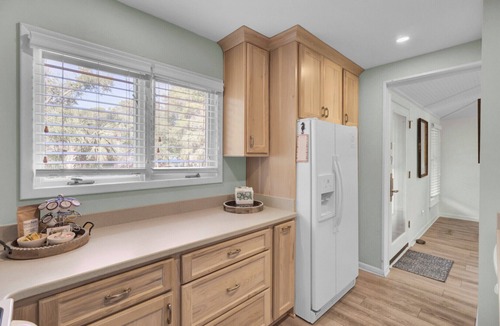 Twin Oaks House | 3 Twin Oaks Lane by AvantStay | Beach Access, Sunroom, Great Location!