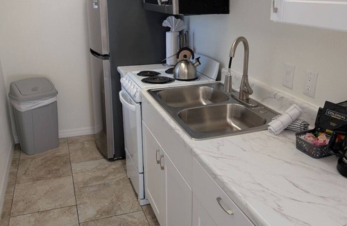 Siesta Key Hotel | #3-TwinPalms-King Studio Suite-3-min Walk to Siesta Key Beach, Heated Pool