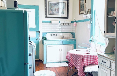 Metairie Apartment | 3BR/1 BA APT, Designer, Upscale, luxury, Streetcar, French Quarter, Balcony!