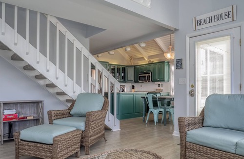 Sealoft Villas Cottage | 3BR/2BA Sealoft! Close to Beach! Pet Friendly! Neighborhood Pool! Amenity access included