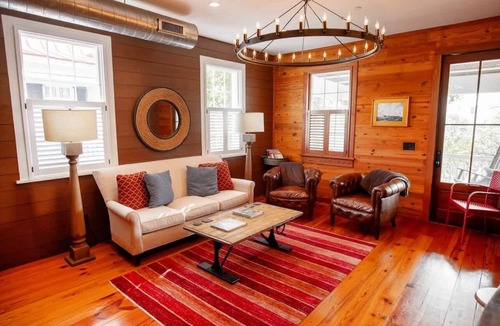 Cannonborough Elliotborough Apartment | 3BR Family Retreat | EV Charging, Porch & Parking | Walk to MUSC | Charleston