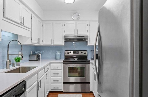 Seabrook Island Cottage | 3BR golf-course cottage on Seabrook Island w/screened porch "Serene Seahorse"