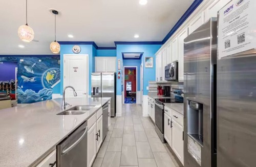 Kissimmee House | 3xSide-by-side,Bowling, 1GB wifi, videowall TV, ensuites, sleep 120