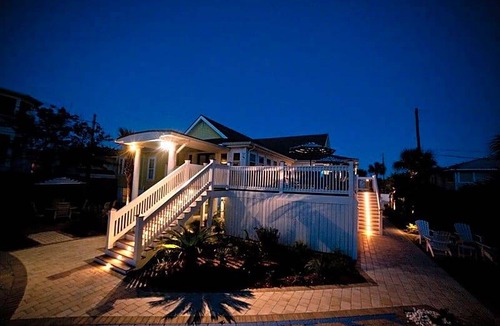 Savannah Beach Hotel | 4-Star Hotel ∙ The Georgianne Inn & Suites