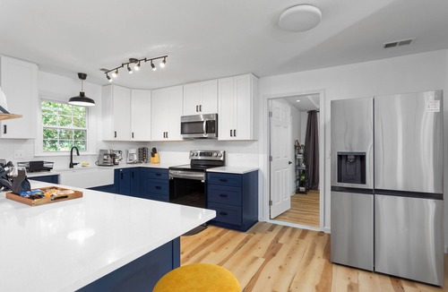 North Charleston House | 4BR House in Park Circle. Walk to Bars/Food, Fast Wifi, Pet-friendly