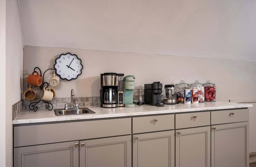 Great Valley Apartment | 5 Minutes to Holiday Valley Luxe King Beds + Bunk