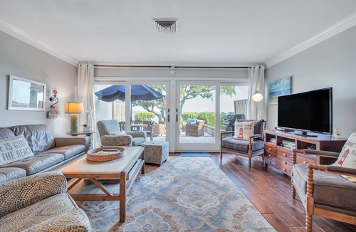 Harbour Town House | 703 Schooner Court sleeps 7 with Calibogue sound views in Harbour Town. Book your stay today!