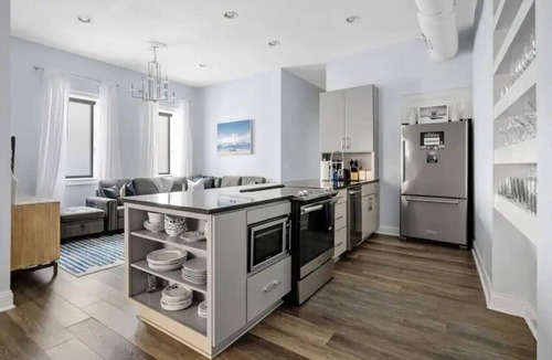 Cannonborough Elliotborough House | 8 Bedroom - Close to King Street - with Parking!