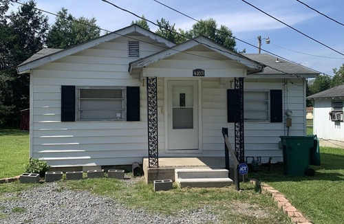 Pine Bluff House | 9 minutes to Saracen Casino! Cozy 3BR 1B Family Home with flat screen and wifi.