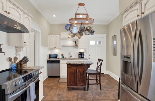 Metropolitan Condo | A Memorable Savannah Escape in Thomas Square
