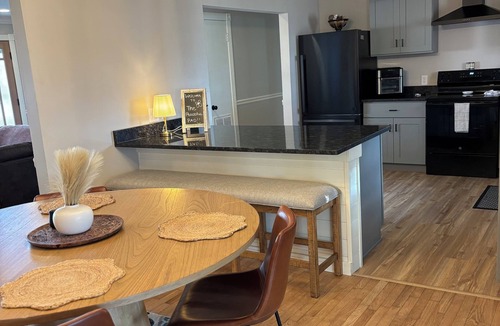 Rogers House | A peaceful 3-bedroom house in beautiful downtown Rogers