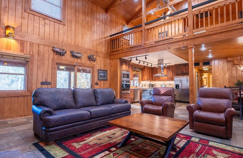 Wilburn Cabin | A relaxing, upscale cabin with the best view and fishing on the river!