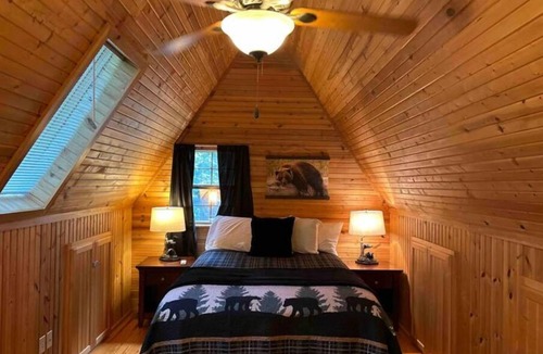 Harrison Cabin | A Still Point Cabin and HOT TUB!