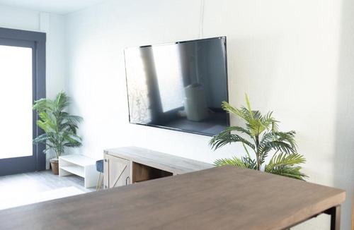 Venice Gardens Apartment | A Travelers Nook! A Luxury ADU full of Abundance.