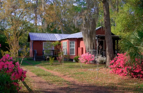 Pigeon Point House | Adorable 2 Bed, 2 Bath Cottage in Historic Beaufort 30 Day Minimum Stay