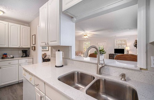 Mount Pleasant House | Adorable 3br/2ba Shem Creek Retreat!
