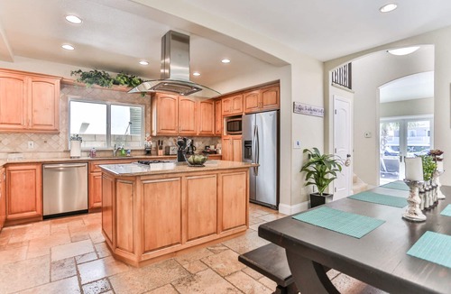 Huntington Beach House | AIRSHOW/Convention stay 1 block to Beach, Main Street, pier, shopping and dining