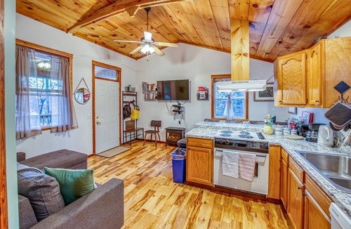 Compton Cabin | Antenna Pine Cabin - Hikers Paradise, Hikers Paradise with cell phone reception and wifi