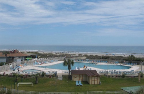 Folly Field Villa | AUG17-21&: OCEANVIEW 2026 REMODEL 50yd to beach3RD FL/SouthbalconyLG Shower2POOL