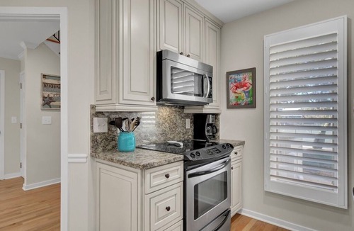 Twin Oaks Condo | Award-Winning Resort Amenities | Racquet Club Villa 6
