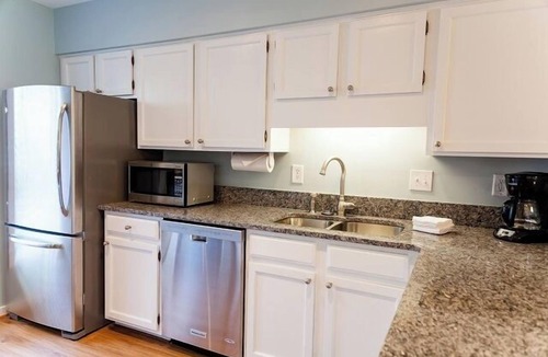 Isle of Palms Condo | Award-Winning Resort Amenities | Racquet Club 10