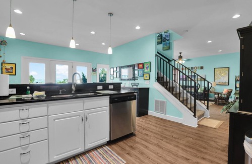 Oceanmarsh Subdivision House | Awesome sunsets! Natural beach! Golf cart and Hunting Island passes included.