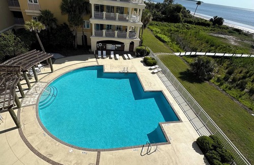 Daufuskie Island Condo | Beach Bliss-Oceanfront, Landtrans included from Dock, 4 passenger golf cart