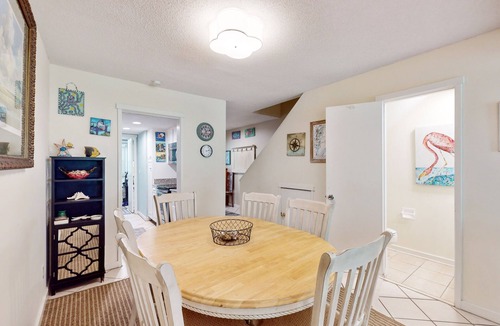Hilton Head Island House | Beach villa with pool, entertainment, washer/dryer & lovely patio - beach access