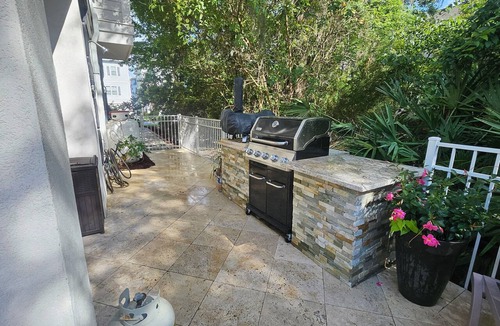 Folly Field House | Beach, Wood-Fired Pizza Oven, Salt Water Heated Pool, Hot tub, Ultra Luxury Home