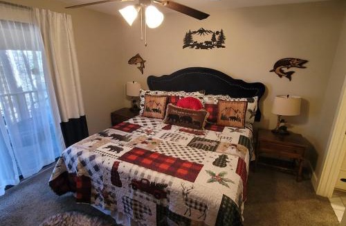 Mount Ida House | Bear Den on Lake Ouachita 2BR Condo at Mountain Harbor Resort