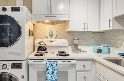 South Beach Condo | Beautiful 1 Bedroom Bluff Villa with view of Sound