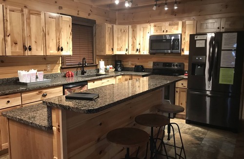 Sevierville Cabin | Beautiful 3 bed/3 bath Luxury Cabin, Hot Tub, Games, Easy Check in! Book Now!