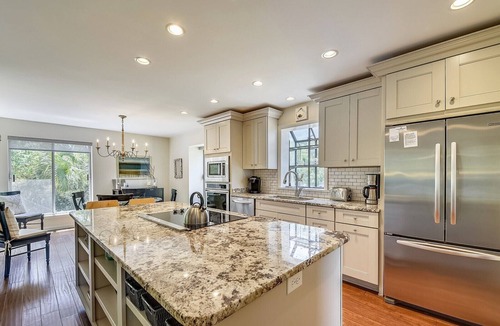 South Beach Villa | Beautiful Coastal Getaway in South Beach Marina Area!