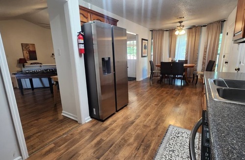 Snowden District House | Beautiful, Spacious 5-Bedroom Family Home in Southaven